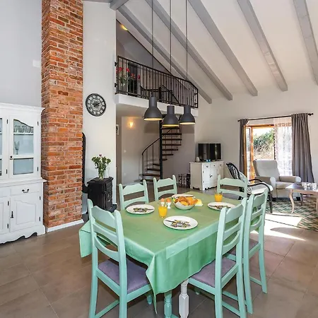 4 Bedroom In فوديس