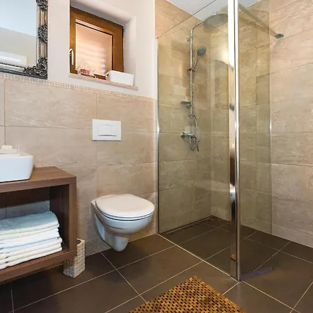 4 Bedroom In * فوديس