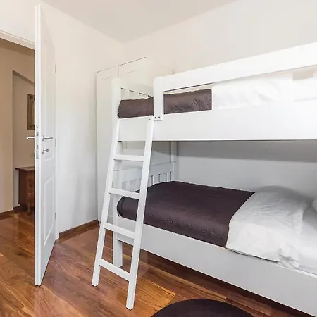 4 Bedroom In بيت للعطل *