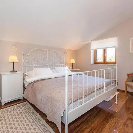 بيت للعطل 4 Bedroom In *