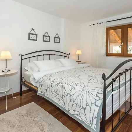 4 Bedroom In بيت للعطل فوديس