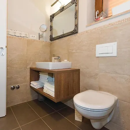 4 Bedroom In بيت للعطل