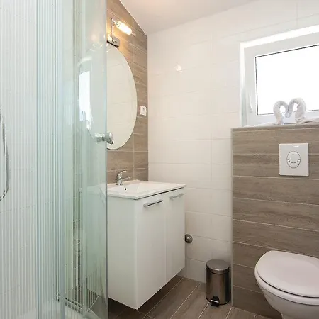 بيت للعطل 4 Bedroom In فوديس