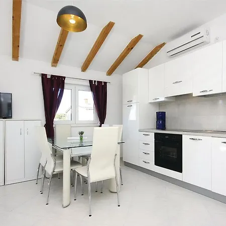 4 Bedroom In بيت للعطل