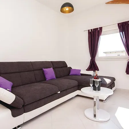 4 Bedroom In بيت للعطل فوديس