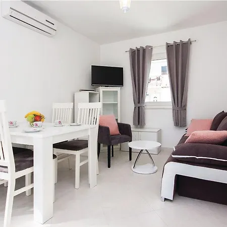 بيت للعطل 4 Bedroom In فوديس