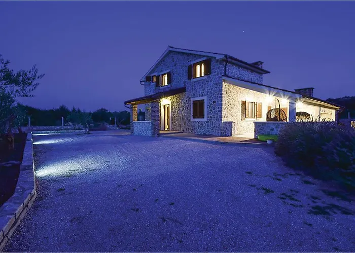 4 Bedroom In Holiday home *