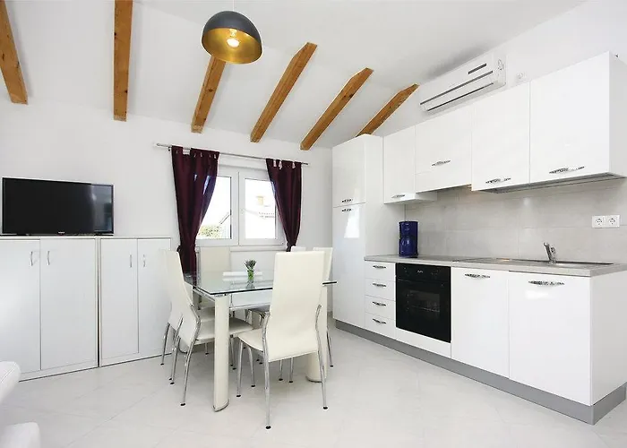 4 Bedroom In Holiday home